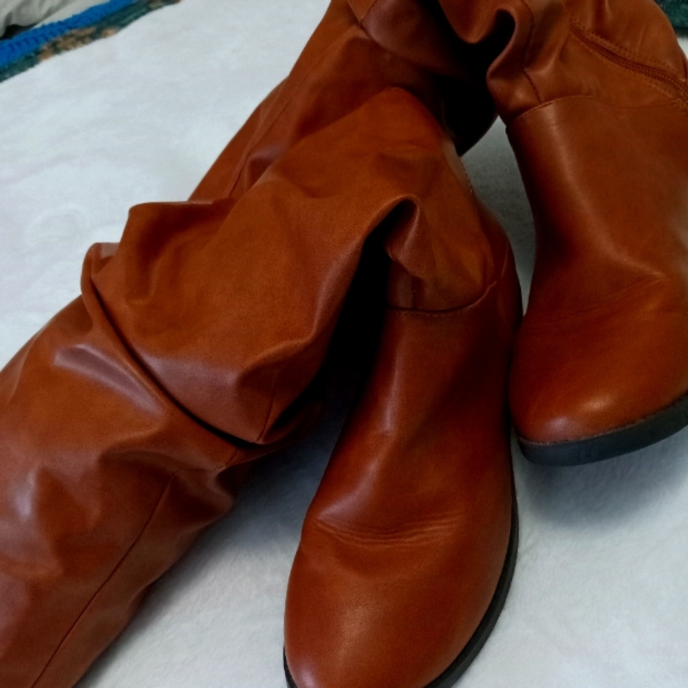 Women's slouch high boots Tan size 8